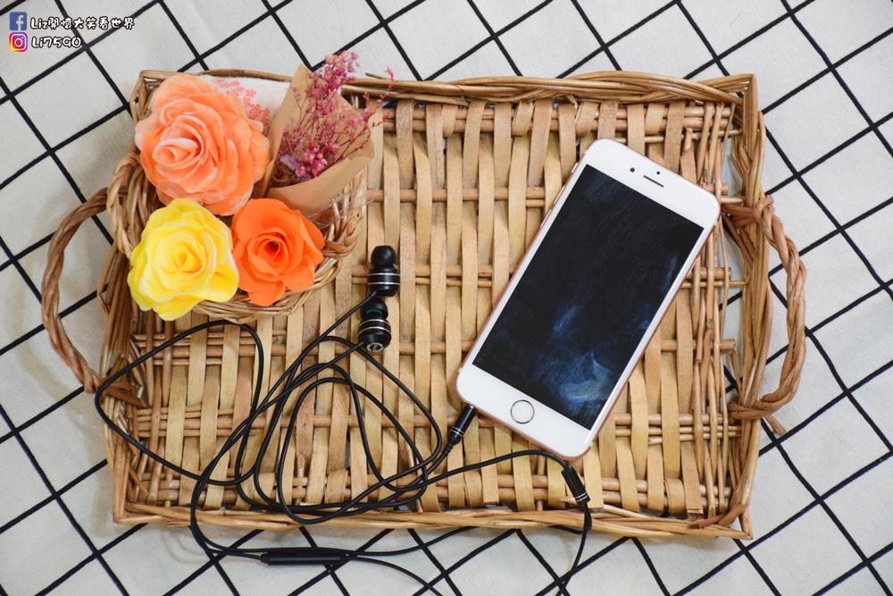 360 eB音霸5.1聲道超重低音耳機DSC_0613Liz開懷大笑看世界.JPG