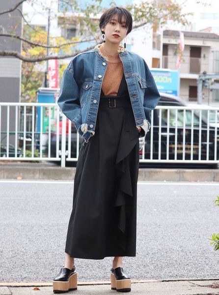 出國旅遊每天想多睡五分鐘？以牛仔外套混搭休閒率性的旅遊穿著3