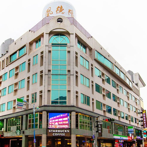 礁溪鳳凰德陽川泉旅-自助午或晚餐+大眾湯雙人券使用說明:1.單張券可2人至礁溪鳳凰德陽川泉旅-奇立丹廳享用自助吃到飽午餐或晚餐(擇1)及燒水溝(1樓大眾溫泉池)。 ※用餐與泡湯限當天同日使用完畢。(餐