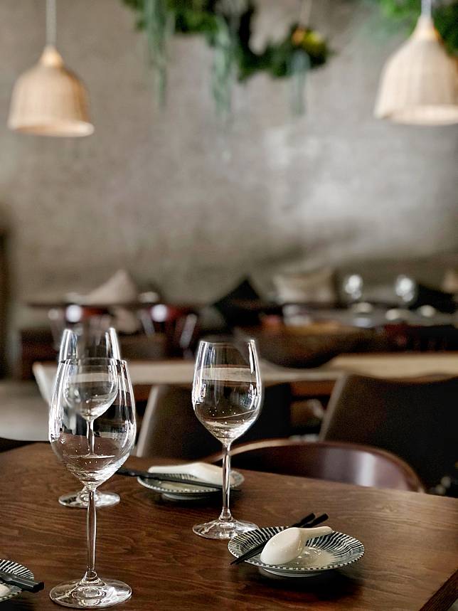 hechino做茶菜-大墩店被譽為是台中最時尚的深夜台菜餐酒館。(圖/ hechino做茶菜-大墩店)