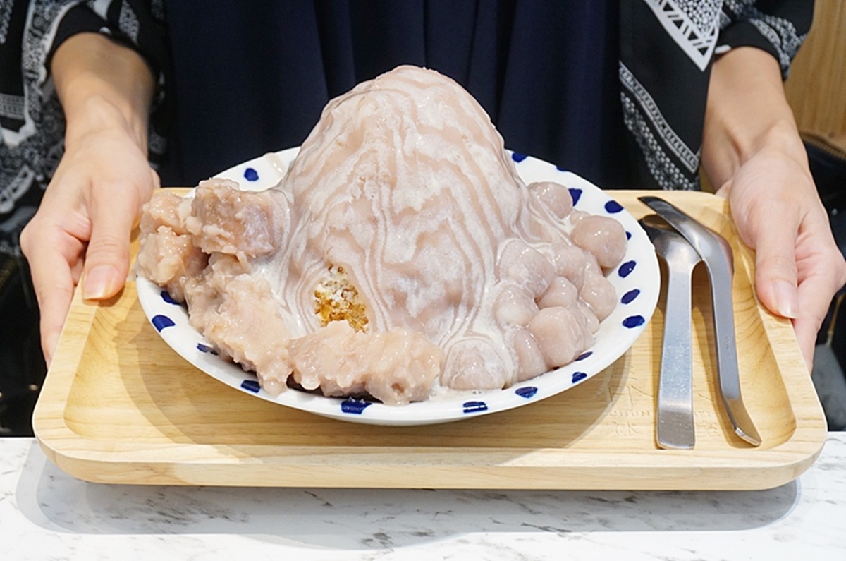 消暑開嗑！超狂「芋頭瀑布牛奶冰」滿料超欠吃，芋泥＋蜜芋頭＋芋圓３重暴擊