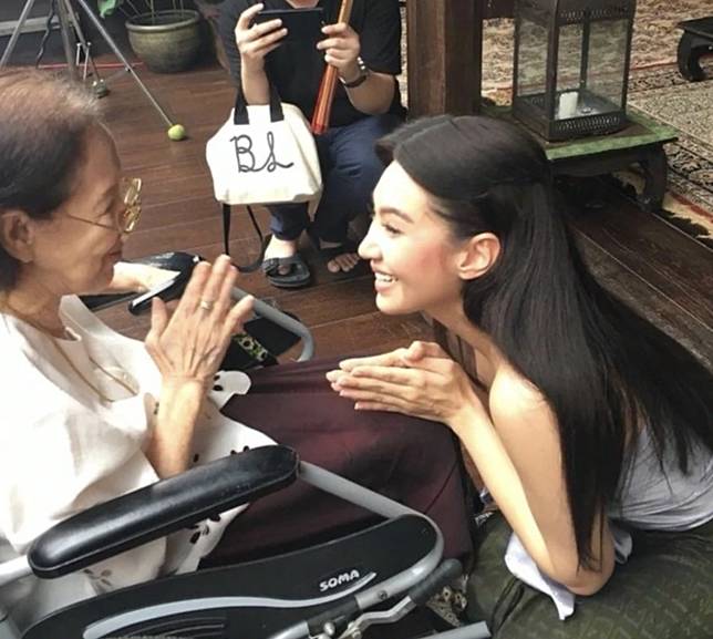เปิดภาพล่าสุด คุณยายบรรเจิดศรี ยมาภัย ในวัย 96 ปี หลังเกษียณอายุอาชีพนักแสดง | TNews | LINE TODAY