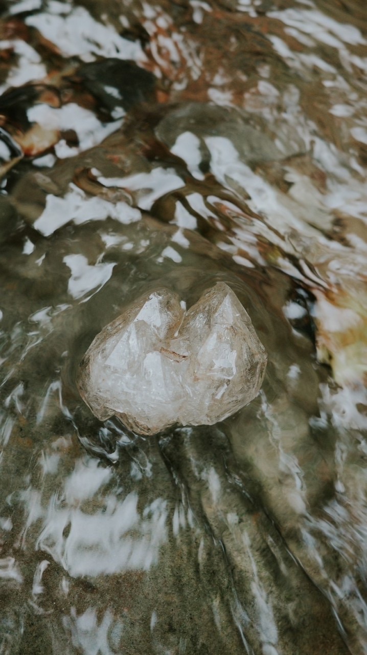 大氣層水晶里民中心