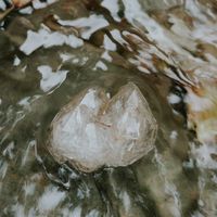 大氣層水晶里民中心