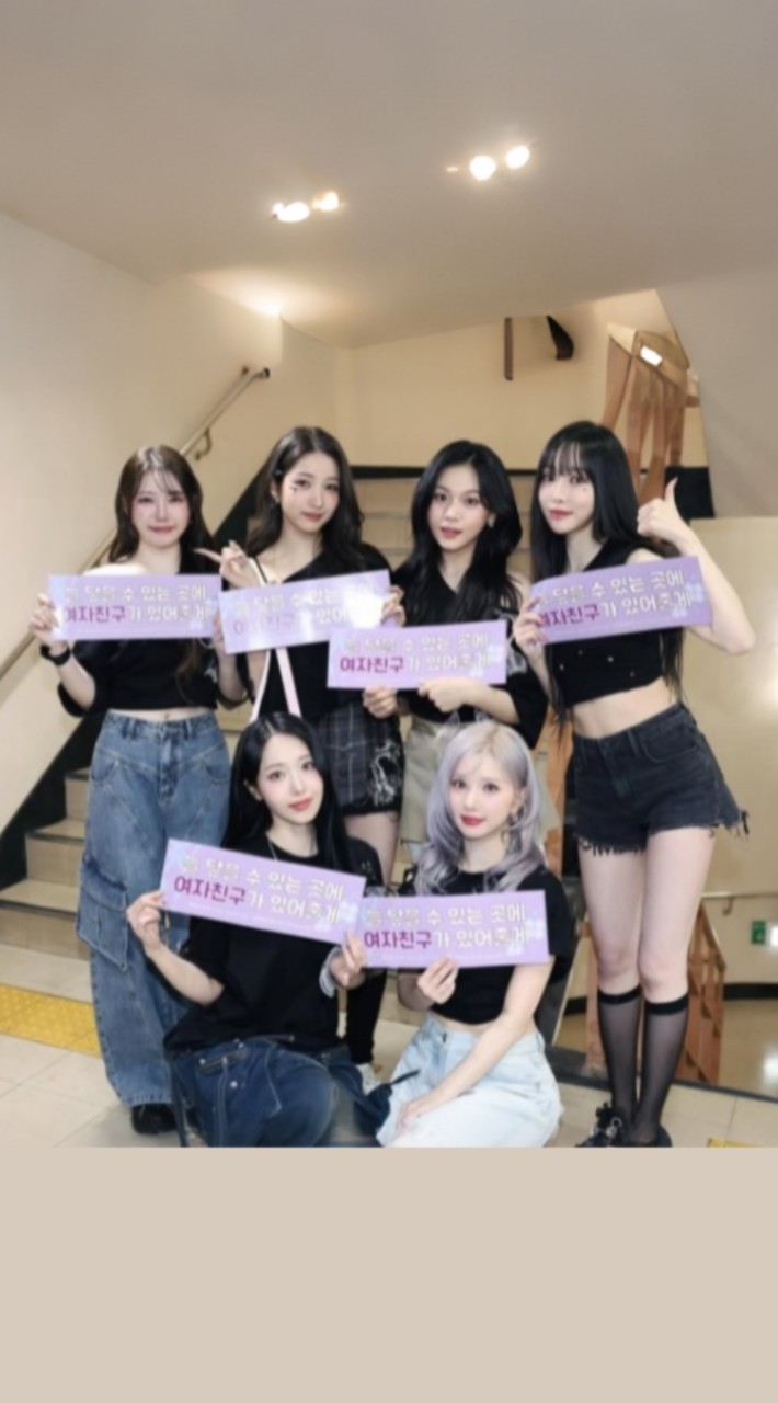 3/22 GFRIEND 應援棒合照