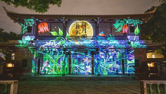 ▲林本源園邸既有的浪漫人文之美披上夜間光環境改造的華服，帶領民眾穿梭古今、享受浪漫。（新北市文化局提供）