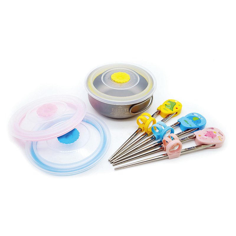 ＊尺寸：如圖 ＊材質：TA1高級純鈦、無毒PP、食品級矽膠 ＊顏色：天空藍、陽光黃、蜜桃粉 ＊表面：霧面 ＊認證：通過SGS、德國萊茵無毒認證 ＊內容物：純鈦兒童學習筷*1、400ml鈦碗+蓋子*1、