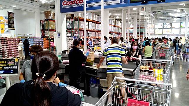 新莊好市多人潮炸鍋 近千人湧入賣場緊急人流管制 蘋果新聞網 Line Today