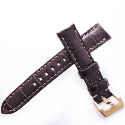 •純正厚實凱門鱷皮精製，不鏽鋼亮扣•紮實車縫線，堅固耐用，特殊凱門鱷魚紋路•沛納海或大型錶代用錶帶*1•附有錶帶彈簧棒x2•專業高級萬用拆錶工具*1