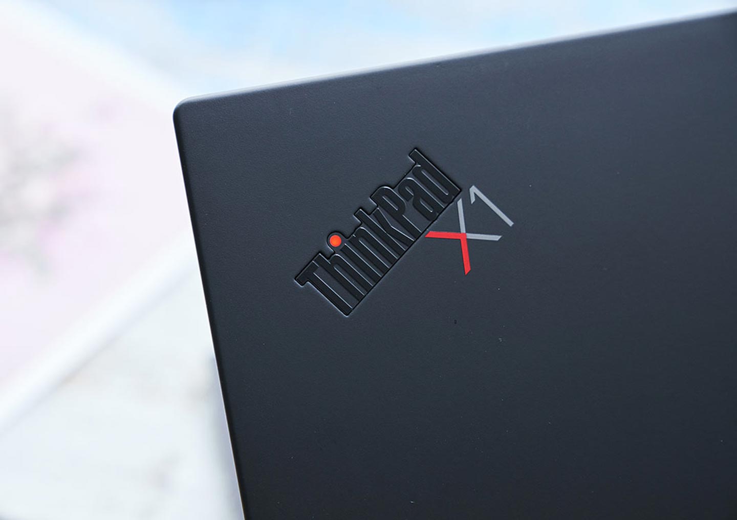 輕薄依舊，全能高效：第 8 代 ThinkPad X1 Carbon 開箱與深度評測：最強商務輕薄筆電再臨！