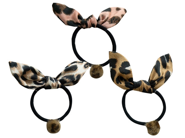 韓國豹紋兔耳球球髮圈(豹紋)1入【D280029】髮飾／顏色隨機出貨，還有更多的日韓美妝、海外保養品、零食都在小三美日，現在購買立即出貨給您。