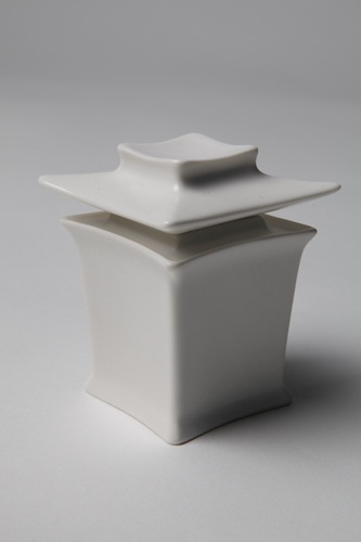 今兒個，茶具改走「方」型路線～