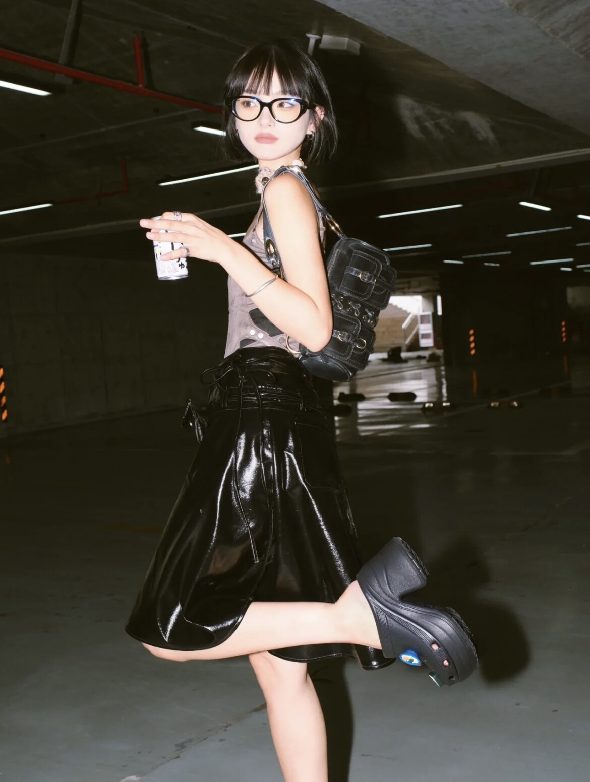 Crocs也跟上芭比風！新款Crocs經典人魚高跟鞋，穿上秒變大長腿美女！