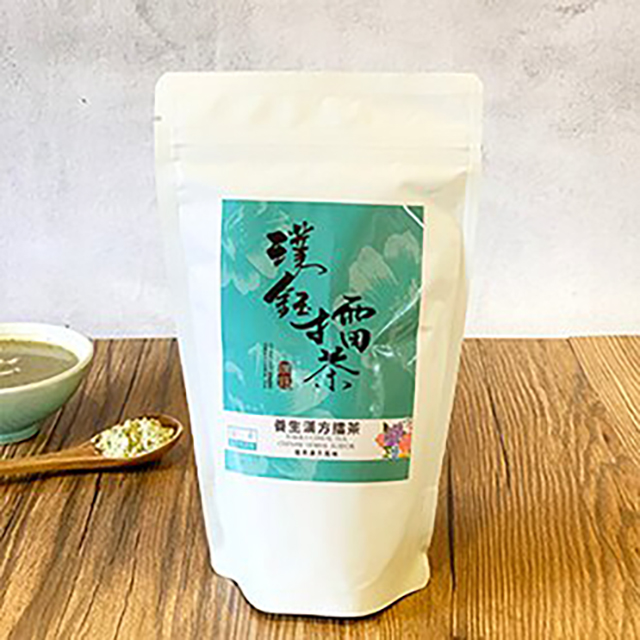 「一日擂茶三晚可保終日不疲倦、一天三碗擂茶可保活到九十八」， 擂茶代表著客家人生活勤儉的態度，以及客家人的養生保健之道 [ 安心宣言 ] 為維護食的安全，璞鈺用心嚴選素材，為消費者把關各種原物料， 且