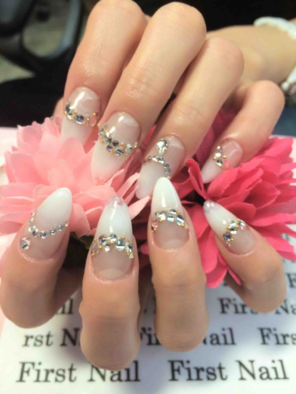 First Nail Line Official Account