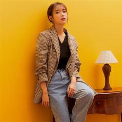 ◎年輕一點。穿韓都～|◎|◎商品名稱:IU代言翻領復古格紋西裝外套PV9765-創翊韓都品牌:HSTYLE品牌定位:流行品牌款式:西裝外套適穿性別:女生顏色:棕色系適穿季節:秋冬主材質:聚酯纖維尺寸: