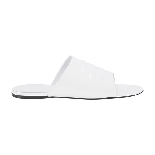 Balenciaga succeeds in combining extreme comfort and couture style with these Oval BB mules. The foo