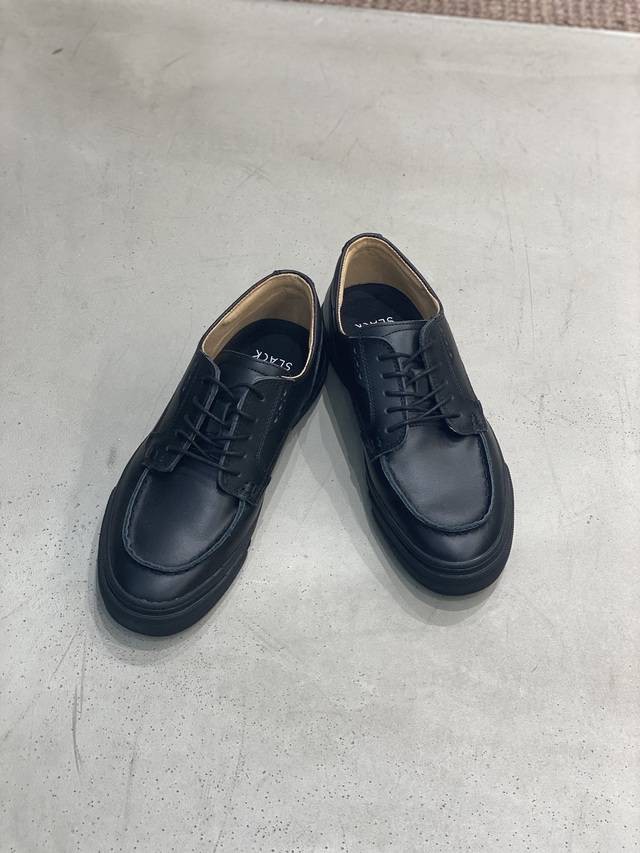 革靴のような見た目のスニーカーはありますか ファッションお悩み相談室