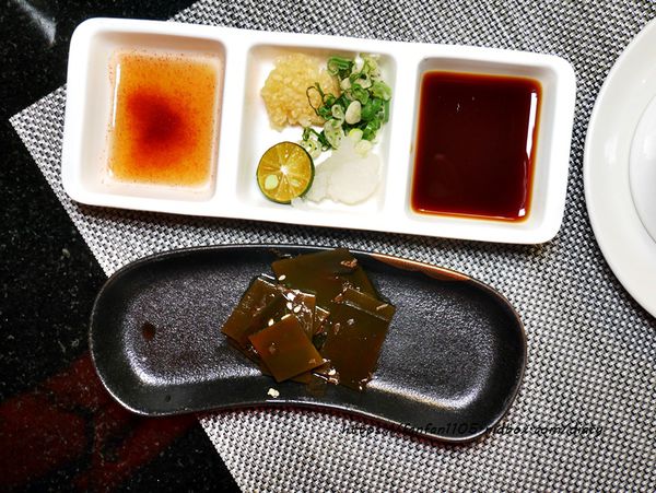 【內湖美食】明水然日式海鮮鍋物 #個人鴛鴦鍋 #黑松露牛奶鍋 #椰子雞鍋 #馬賽蕃茄海鮮 #無菜單鐵板燒 (1).JPG