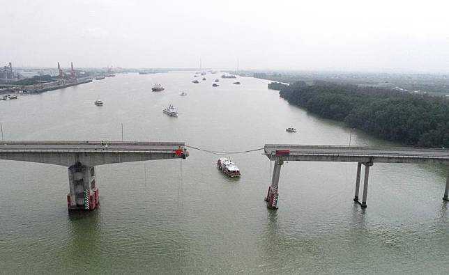 An aerial drone photo taken on Feb. 22, 2024 shows the fractured Lixinsha Bridge in Nansha District of Guangzhou, south China's Guangdong Province. (Xinhua/Lu Hanxin)