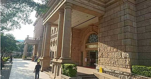 女兵安慰情傷男同袍　遭脫褲摸奶猥褻