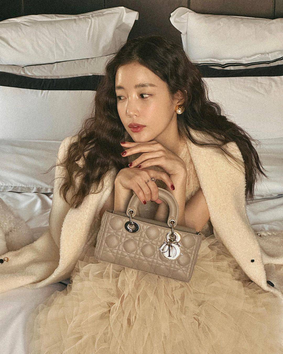 Suzy discount lady dior