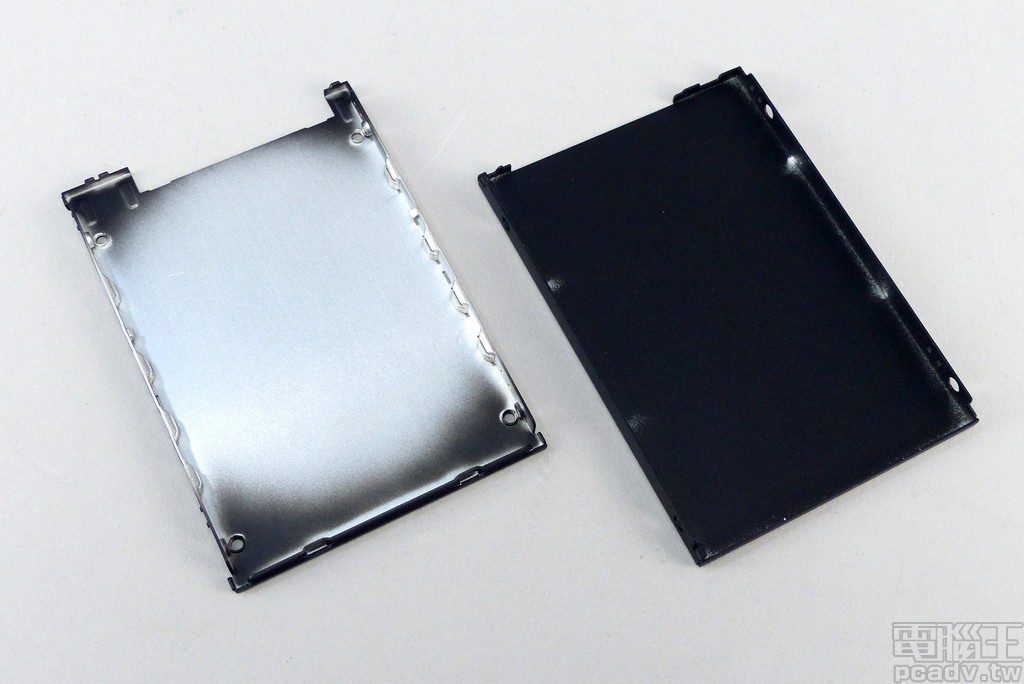 BarraCuda SSD 內部並未貼上導熱墊