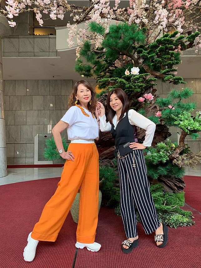 周丹薇（左）、蔣黎麗久未碰面，見面就十指緊扣。記者陳慧貞／攝影