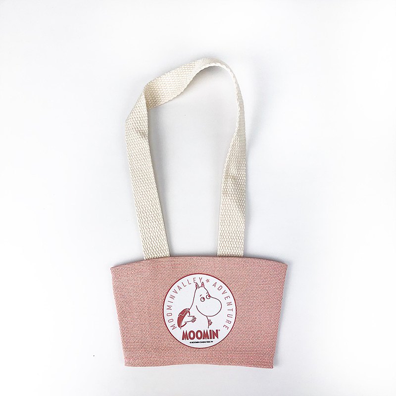 **Moomin是芬蘭女作家朵貝·楊笙(Tove Jansson)筆下的童話小說系列。** Moomin家族有著圓潤的身型，像極了河馬，但他們可是一群千奇百怪的精靈，住在芬蘭森林裏的姆明谷(Moomi