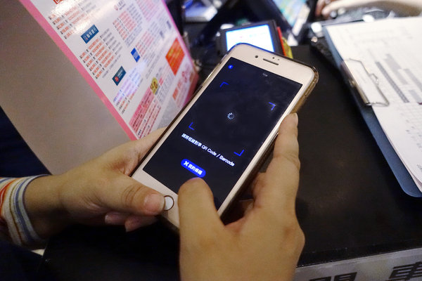 HAPPY GO Pay使用教學，最懂女人心的行動支付，週年慶血拚省很大，付款、電子發票載具、集點一次完成上手超容易