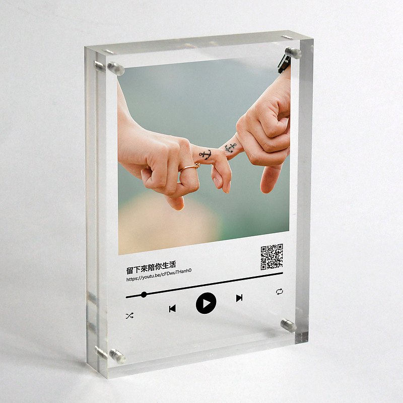 選一首優美的音樂、歌曲，送上一段美好的祝福，紀念一段珍貴的感情，或者錄製一段悄悄話。聲音會隨時間而消失，但音頻的起伏卻記錄在了畫里，通過youtube的鏈接，它們將會是永恆。