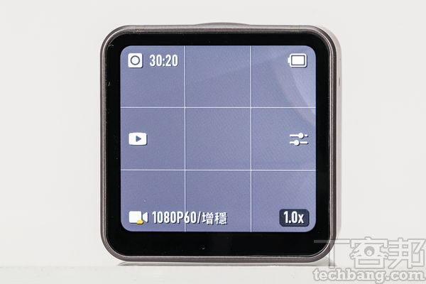 主相機螢幕主相機背面即為1.76吋觸控式 OLED 螢幕，畫面比例是1：1需注意有裁切。