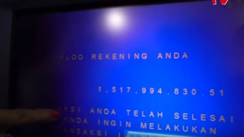 Pamer saldo ATM sepertinya tengah menjadi tren di kalangan selebriti 4 Selebriti Pamer Saldo ATM, Rekening Siapa Paling Besar?