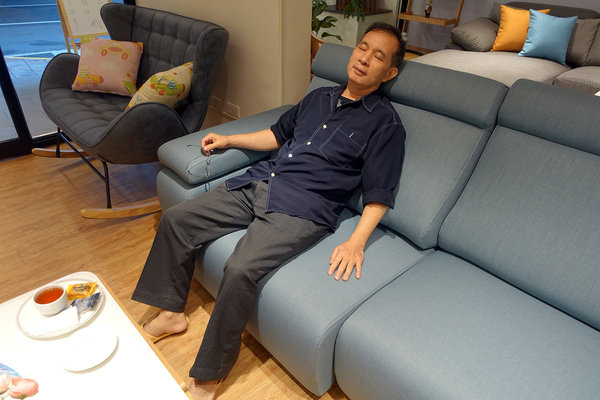 台北布沙發、台北獨立筒床墊-寄居蟹家具館，客製化布沙發訂做，沙發內材保固5年、表布保固一年，工廠直營價且教導風格佈置的台北家具館