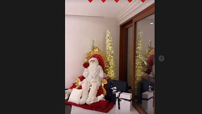 Georgina Pamer Mewahnya Dekorasi Natal di Rumah Ronaldo