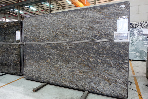 銀狐大理石-八里聯利石材，大理石材推薦，翡翠、瑞士白大理石，白色系大理石，電視牆、玄關、浴室、檯面適用大理石，有礦山自產自銷的大理石材廠推薦