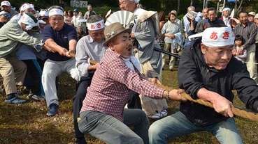 兩縣縣民拔河，「爭奪」國土