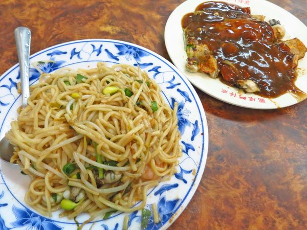 【台北美食】味興炒飯麵粥蚵仔煎小菜-黑胡椒口味的蚵仔煎