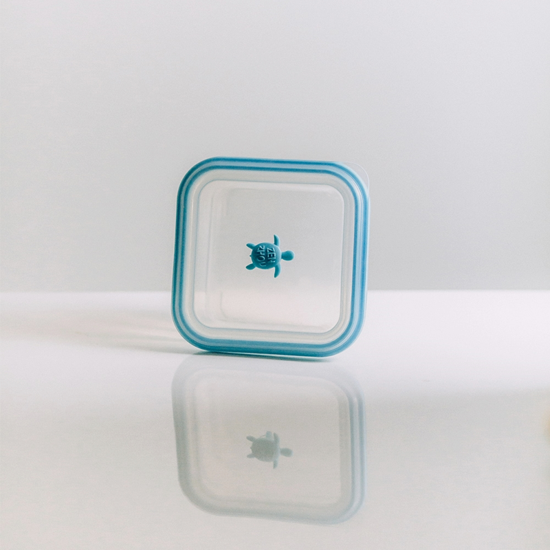 商品資料保鮮享美味．健康好隨行我，為取代一次性餐具而生。101%全食品級矽晶打造，再無需擔心塑化劑殘留。大小疊放收納節省空間，居家外出同樣得心應手。能收能伸二段變形金剛，結實耐摔的萬用寶鮮盒。盒蓋氣塞