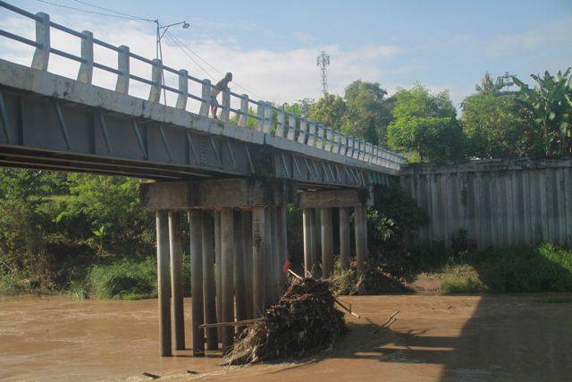 Tiang Ambrol Khawatir Jembatan Rusak Radar Kediri Line Today