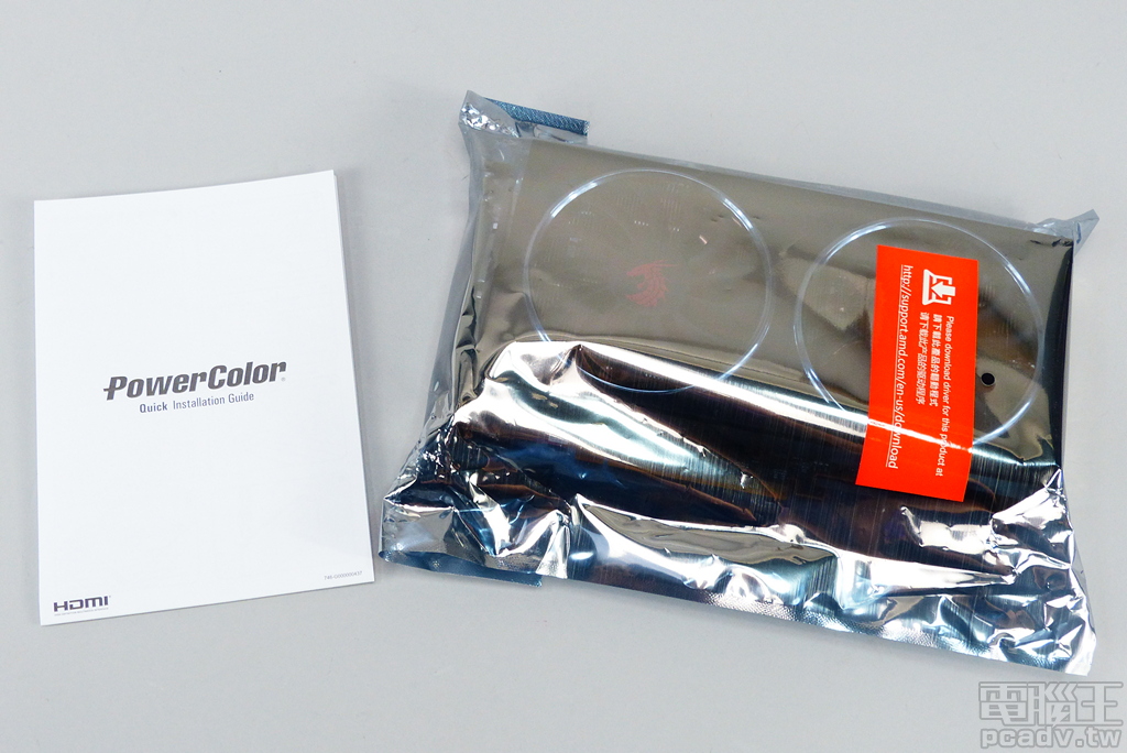 Radeon RX 5500 XT 定位於中階主流至入門款市場，因此 Red Dragon RX5500XT 8GB GDDR6 盒裝內部沒有太多的驚喜，僅有顯示卡與快速安裝指南。