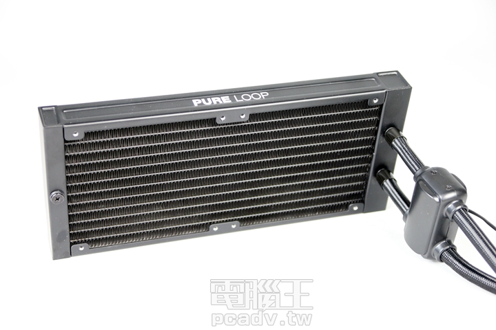 尺寸大小為277 x 120 x 52 mm的散熱排，分別採用冷、熱水分流設計和使用質輕、易散熱的鋁合金構成散熱鰭片來提高散熱效能。