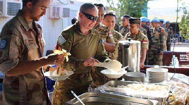 Ketupat Jadi Penawar Rindu Pasukan Perdamaian RI di Lebanon