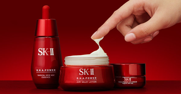 SK-II R.N.A.超肌能緊緻系列經典產品  超肌能緊緻活膚霜輕盈版全新上市.jpg