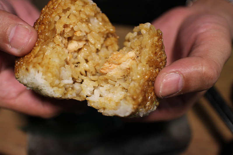 鮭魚烤飯糰－岩の食事酒場