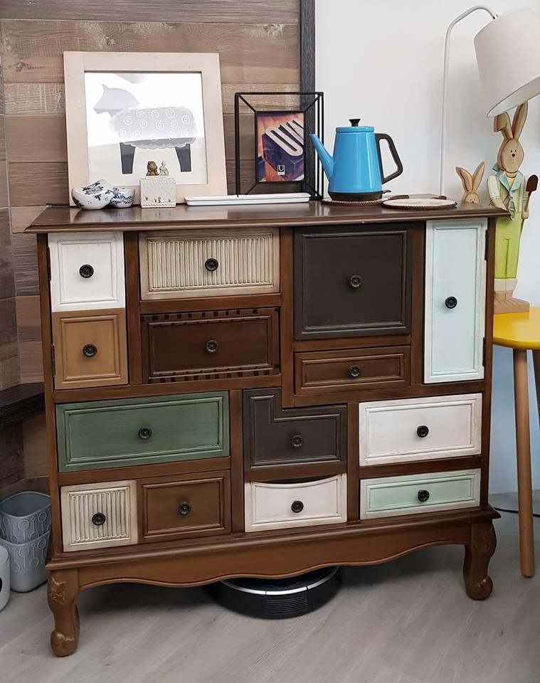 網友李國蘭在網路上分享她用牙線盒、牙膏盒收納的做法