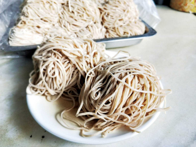恆春的意麵麵條細、具韌性，很有飽足感。（圖／高靜玉攝）