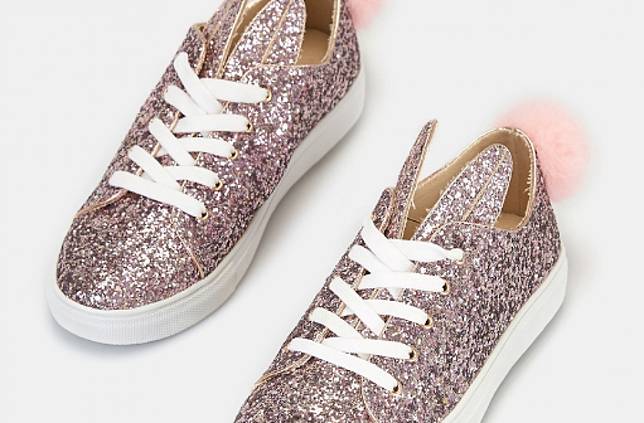 8 Inspirasi Sepatu Glitter yang Wajib Kita Punya