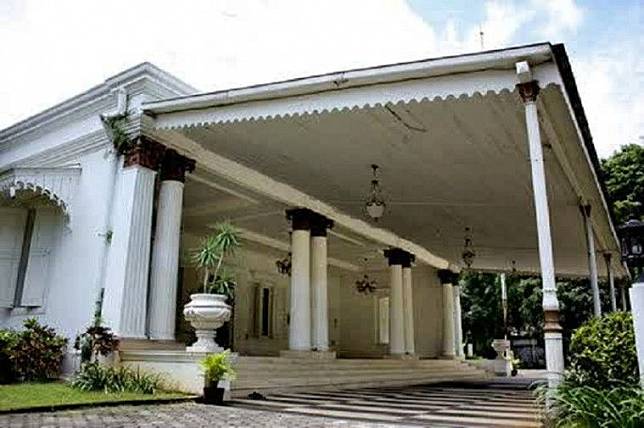 Tempat Paling Horor di Semarang,Istana Gergaji.