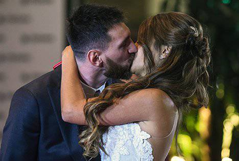 Karpet Merah dan Mewahnya Pernikahan Messi - Antonella